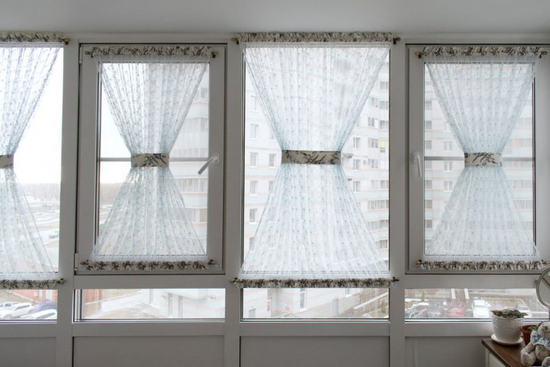 Какие шторы выбрать на балкон?